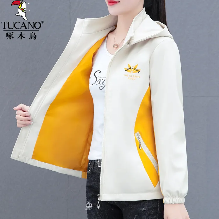 啄木鸟休闲春秋款短外套2023新款大码女装宽松冲锋衣简约春季上衣