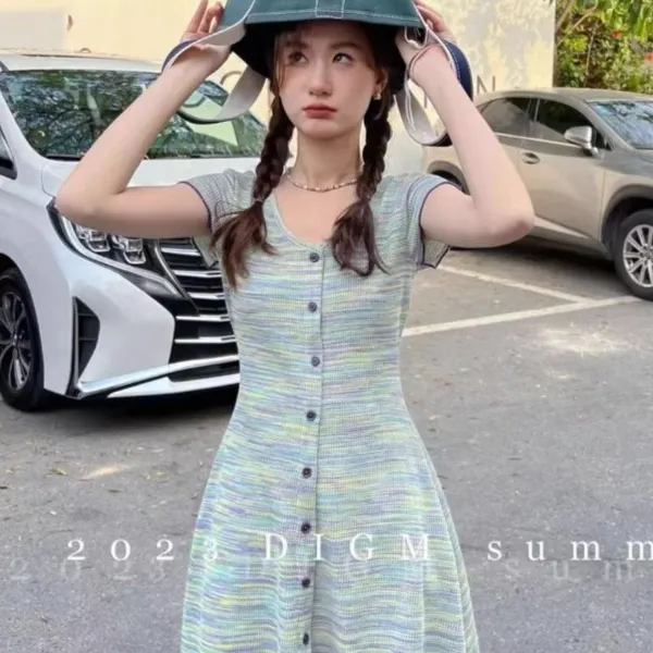 辣妹风低圆领短袖洋气小个子修身包臀裙A字彩色条纹针织连衣裙女