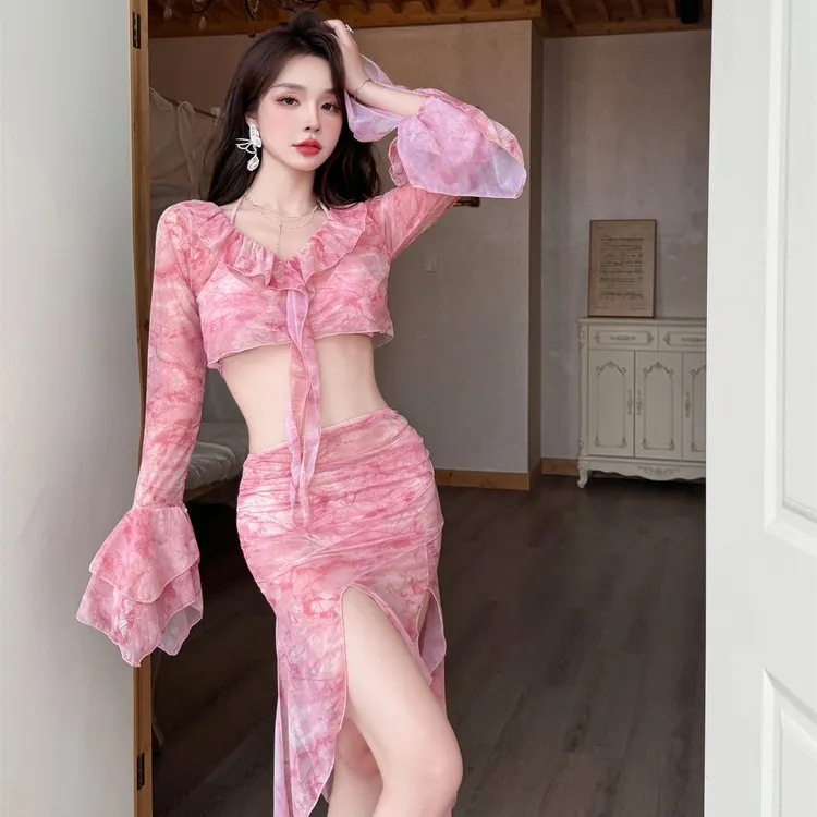 新款夏泳衣女粉色四件套比基尼海边度假性感显瘦遮肚泡温泉纯欲风