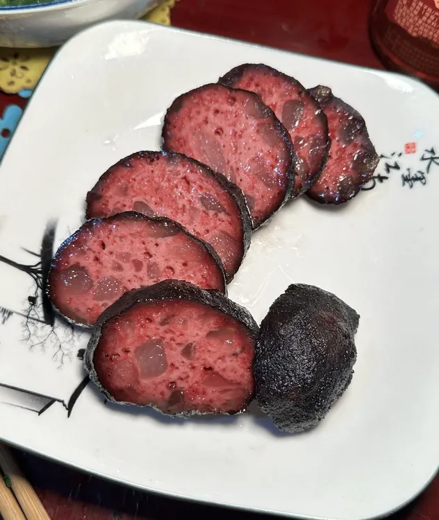 湖南隆回柴火烟熏肉多猪血丸子