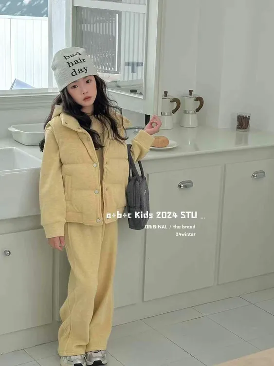 韩版女童装儿童套装2024冬加厚夹棉马甲儿童连帽卫衣裤子三件套