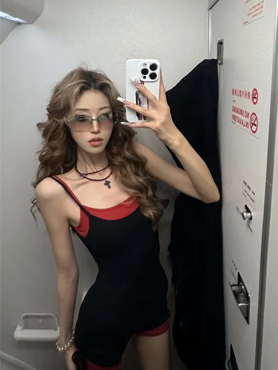 撞色拼接假两件吊带连体裤女2024新款爆款时尚修身设计感辣妹上衣