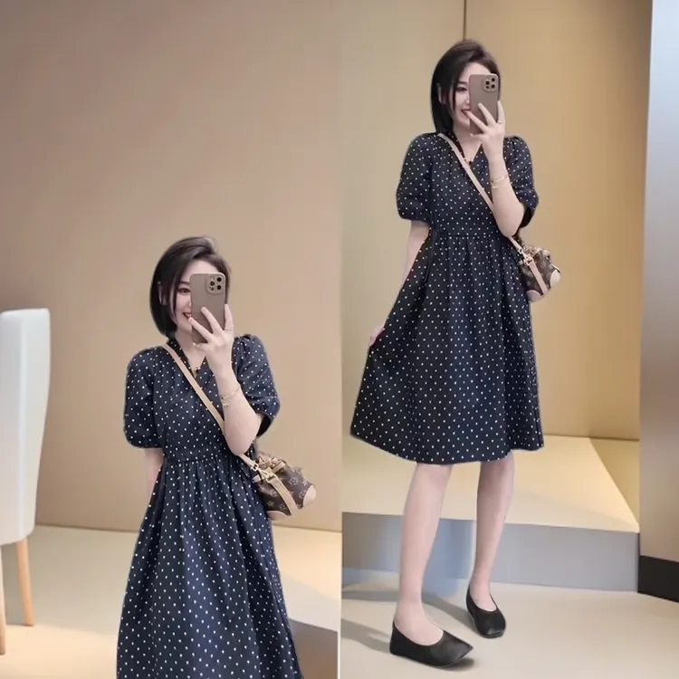 法式黑色波点V领连衣裙女夏2025新款大码高级感遮肉显瘦中长裙子