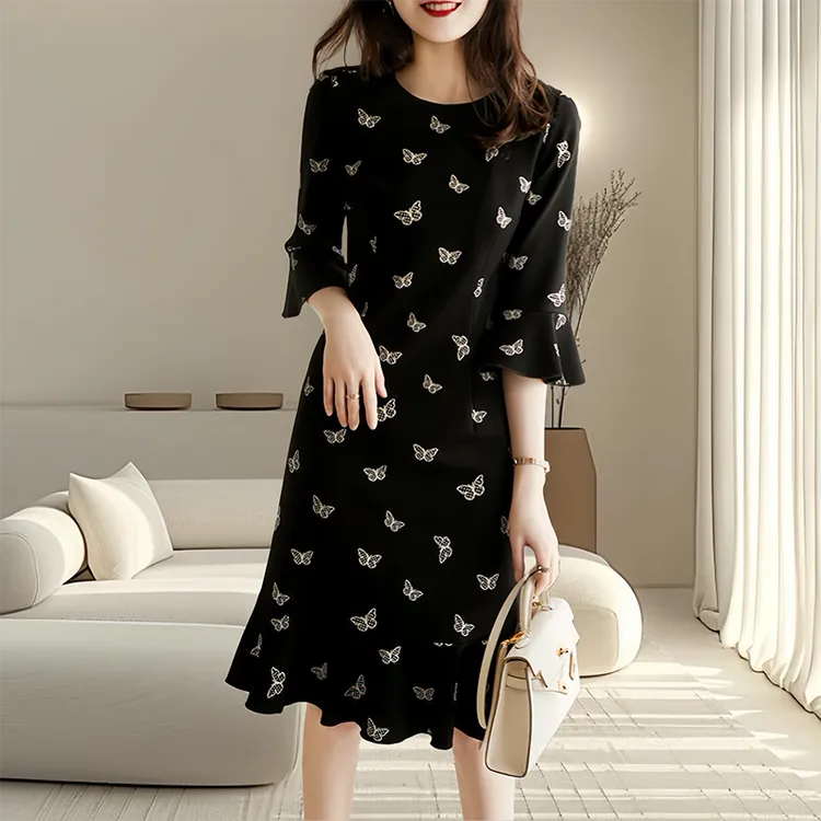 法式复古修身气质设计感蝴蝶印花黑色2025新款夏季时尚女装连衣裙
