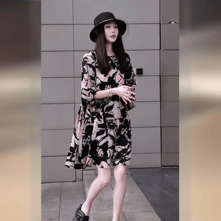 法式轻奢高级感印花连衣裙2025夏季新款简约精致时尚大码气质女