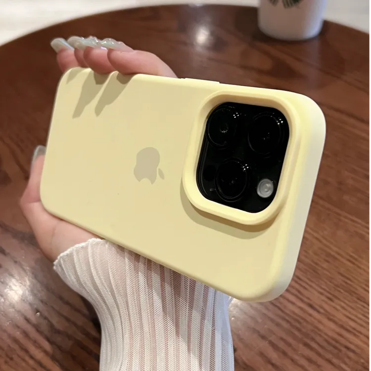 iPhone16pro手机壳适用苹果15pro液态硅胶14/13奶黄12防摔可爱11