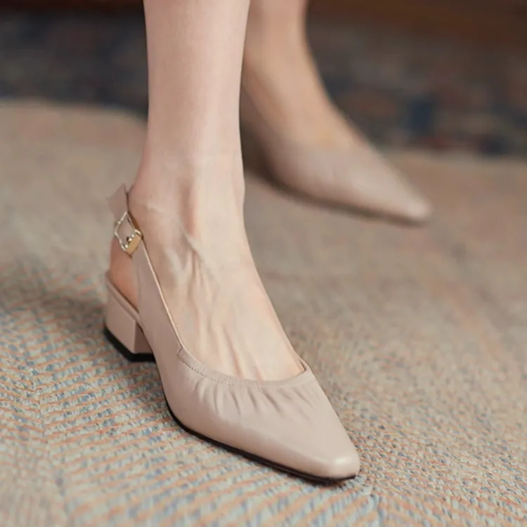 方头褶皱包头凉鞋女夏季新款真皮通勤粗跟后空工作鞋低跟洋气气质