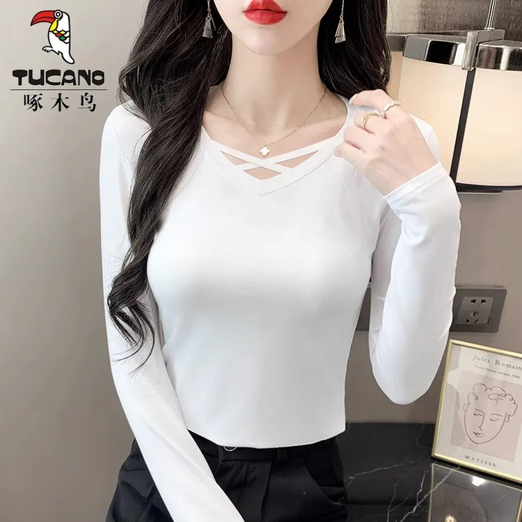 啄木鸟正品春秋长袖t恤女装2024新款印花v领镂空洋气显瘦百搭上衣