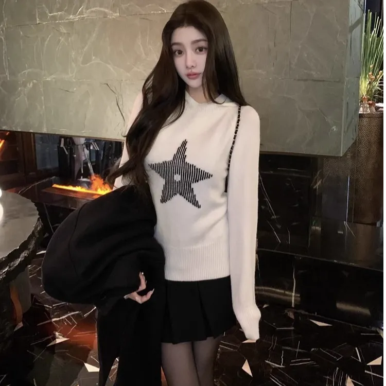 白色连帽针织衫女秋冬设计感宽松显瘦休闲毛衣套头短款上衣