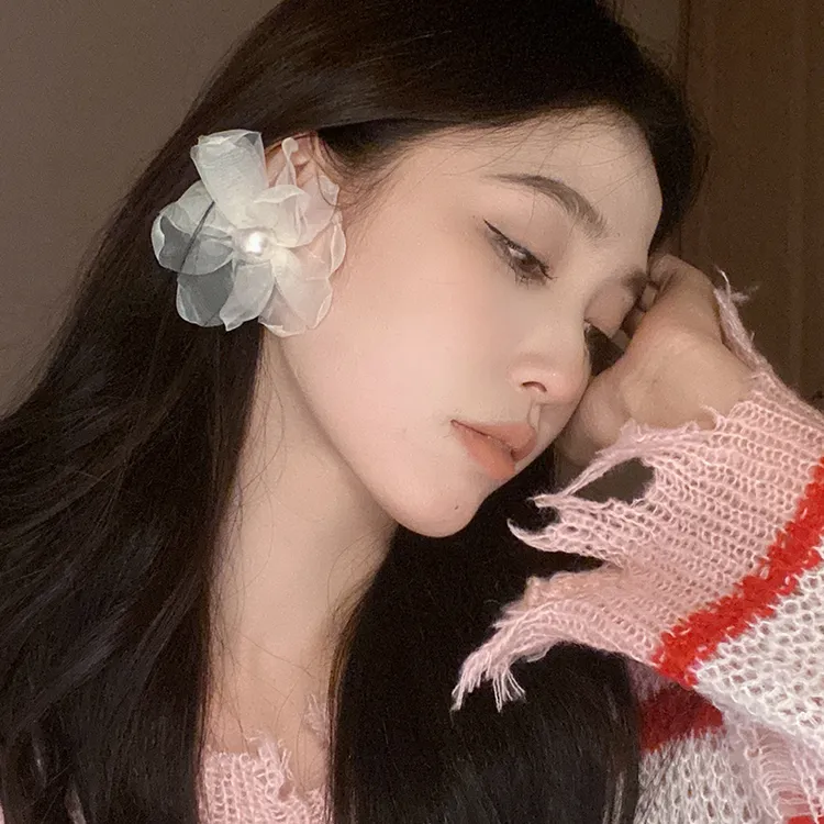 oushipei/欧诗佩 布艺耳饰 网红不对称高级网纱花朵珍珠耳钉女