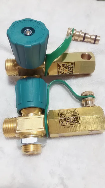 Automobile natural gas intake valve   CNG加气阀