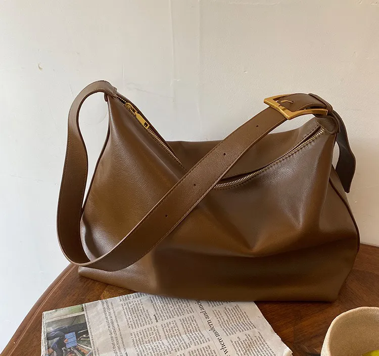 秋冬网红韩版女士托特包单肩斜挎包小众高级感通勤大容量包包包