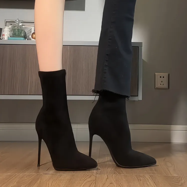 黑色弹力瘦瘦袜靴2025年新款中筒细跟尖头显瘦高跟短靴女
