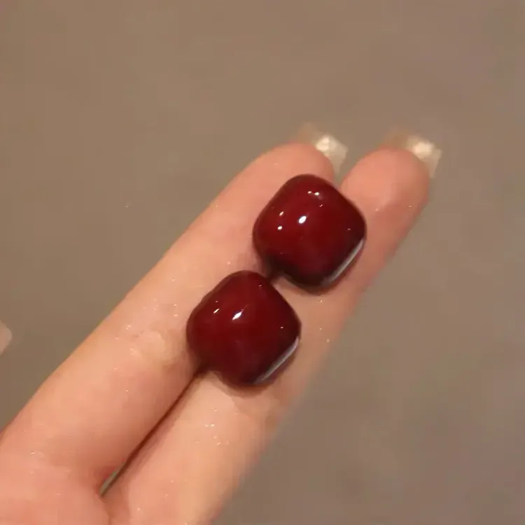 非金属树脂耳饰 小巧方糖复古风红色半圆耳钉独特设计高级感港风