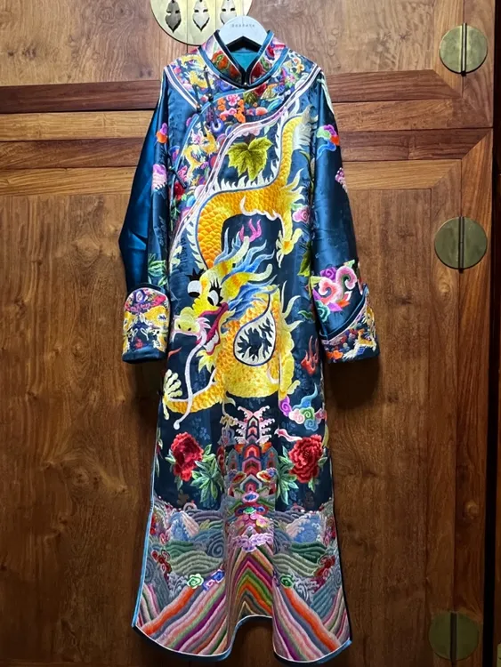 高货满绣立领马蹄袖袍子 豪镶领子 笑脸做龙  