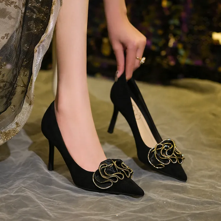 2024御姐风黑色浅口高跟鞋新款花朵春季轻奢细跟气质尖头羊皮单鞋