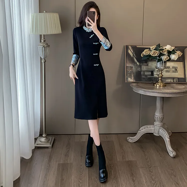 纳凡2024秋季新款超显瘦连衣裙女日常新中式轻国风高级感盘口裙子