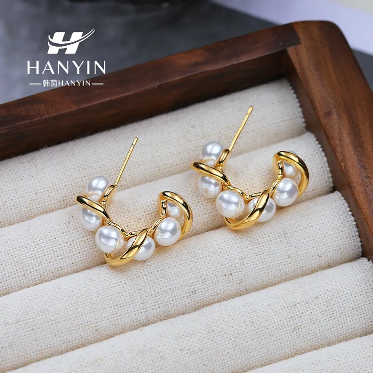 铜合金仿珍珠耳饰 气质时尚复古风白色珠珠环绕C型耳钉925银针女