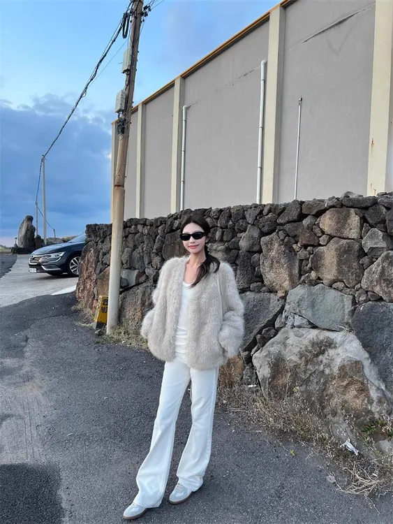 以假乱真2.0双版本高级感环保仿狐狸毛外套女v领皮毛一体毛毛上衣