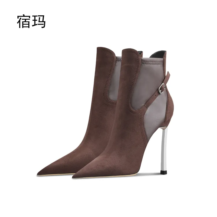 偏瘦棕色绒面尖头金属跟短靴2025年新款秋冬皮带扣靴细钢跟时装靴