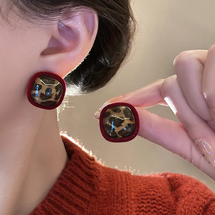 合金耳饰 复古红色豹纹耳钉轻奢高级感耳环2024新款小众港风耳饰