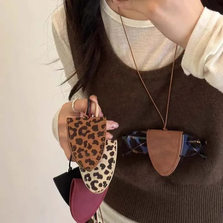 非金属皮质项链 多功能磁吸皮革挂脖眼镜夹项链女收纳墨镜夹配饰