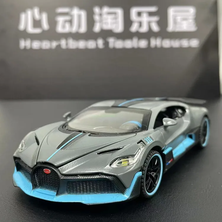 【布加迪DIVO】1：32合金仿真汽车模型声光回力金属汽车摆件跑车玩具