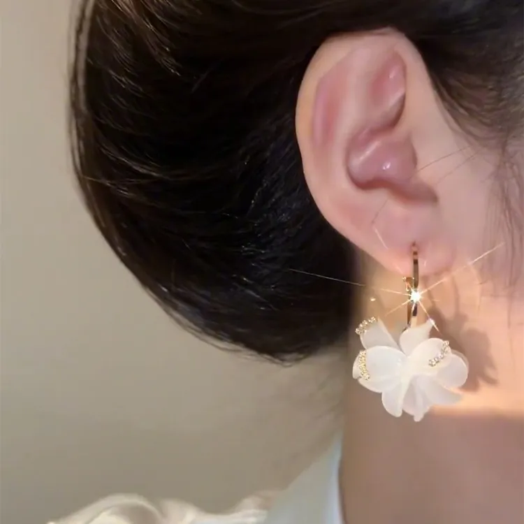 网红款设计感花瓣耳环 网红超仙时尚耳饰 火爆款轻奢气质耳环 女