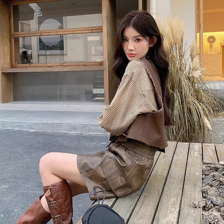 美拉德穿搭洋气时尚套装女秋2024新款小个子马甲衬衫皮短裙三件套