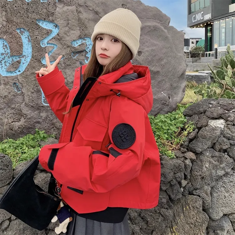 高级感短款冲锋衣羽绒服女冬2025新款爆款红色工装派克服小个子
