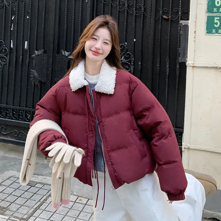 酒红色设计感仿羊羔毛翻领羽绒服女2024冬季新款小个子白鸭绒外套