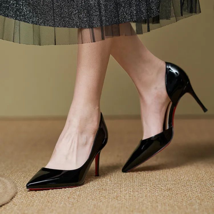 侧空红底黑色高跟鞋2024新款气质百搭漆皮职业尖头浅口细跟单鞋女