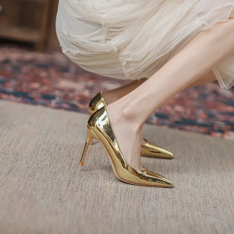 飞燕女鞋2022秋冬新款浅口单鞋细跟气质宴会婚鞋金色高跟鞋