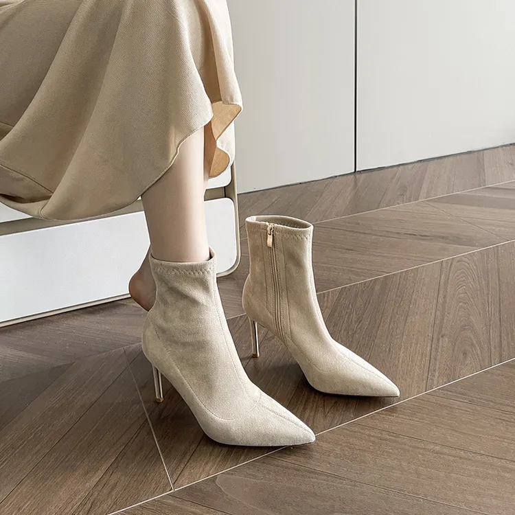 飞燕女鞋2024秋冬新款绒面裸色短靴百搭细跟弹力靴真皮尖头瘦瘦靴