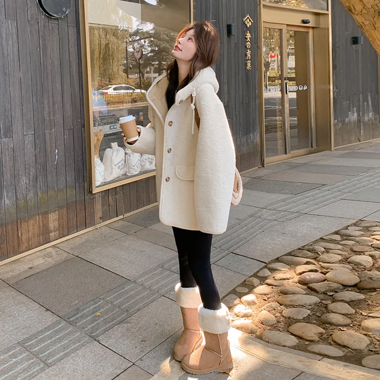 米色羊羔毛连帽皮毛一体外套女2025冬季小个子设计感保暖加厚外套