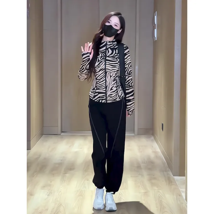 韩版潮流运动时尚一整套秋冬季拉链开衫花色简约长袖上衣两件套女