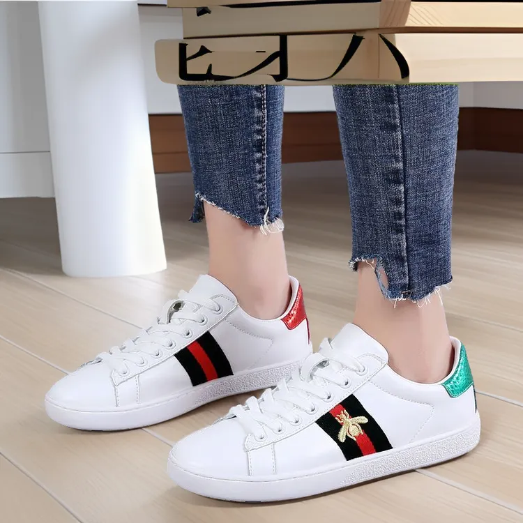 小蜜蜂小白鞋女真皮系带运动板鞋百搭平底休闲鞋皮鞋学生韩版女鞋