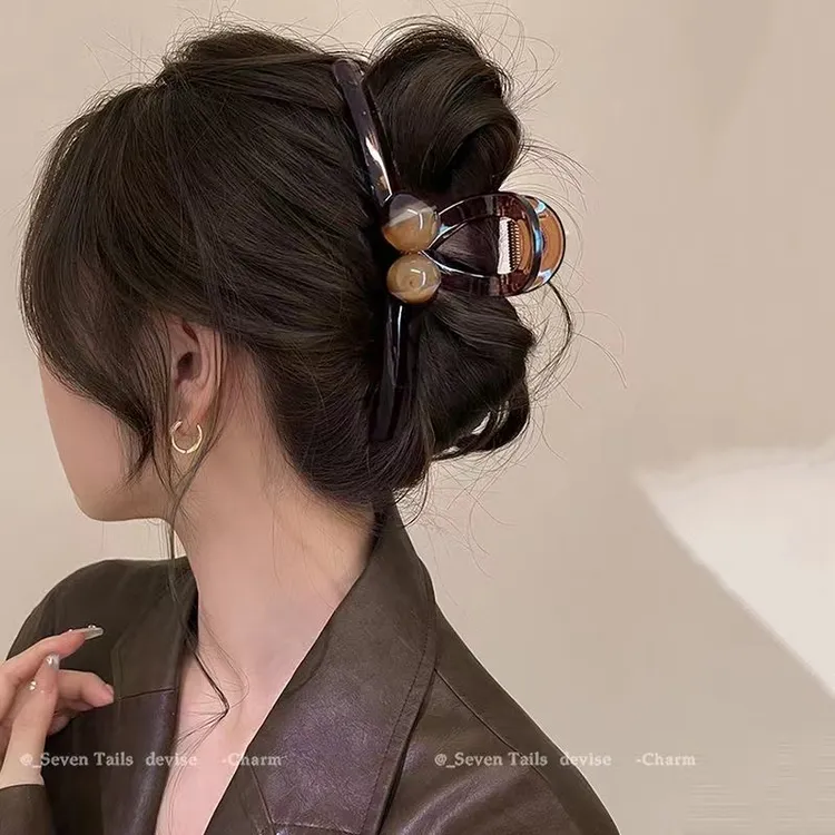 高级感咖色珠珠发夹女后脑勺发量多鲨鱼夹大号抓夹女2024新款发卡