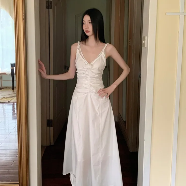 法式高级感立体花朵吊带连衣裙夏季新款纯欲风收腰显瘦气质长裙女