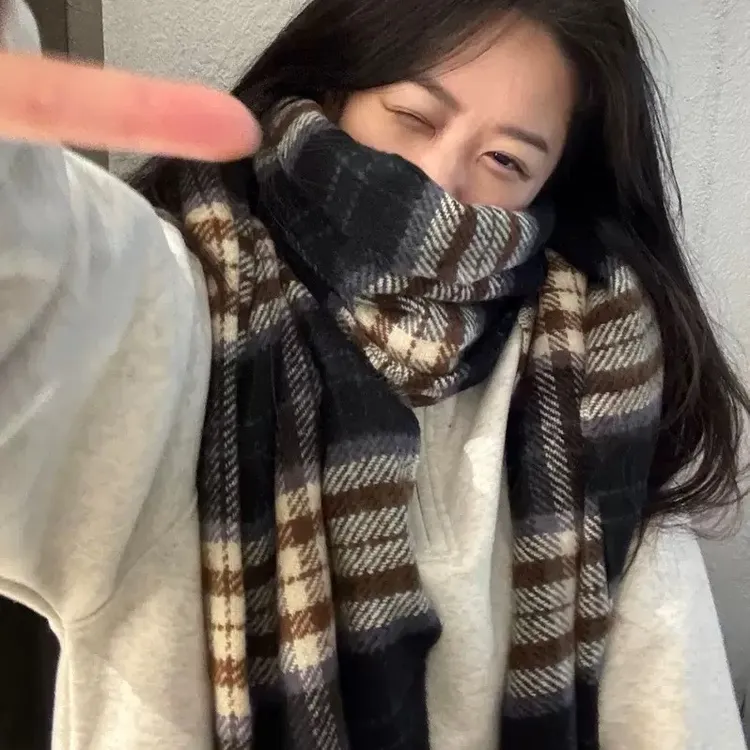 格林童话~新款韩系氛围感格子流苏冬季百搭保暖围巾女学生情侣