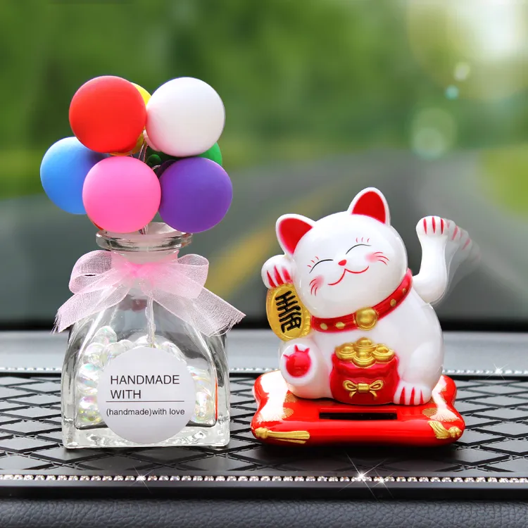 车载招财猫摆饰车内装饰太阳能镶钻招手摆件持久淡香老爷车摆件女