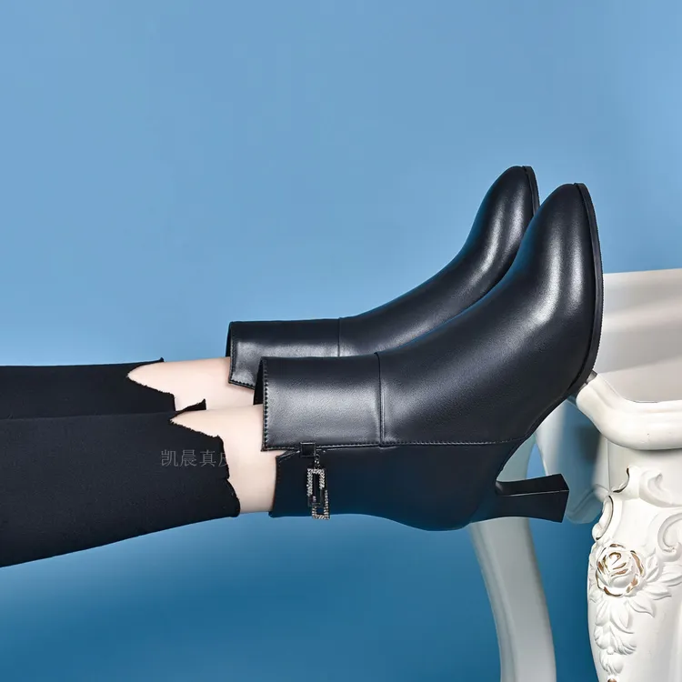 2025秋季新款尖头真皮高跟短靴女粗跟秋冬季加绒女靴英伦风真皮鞋