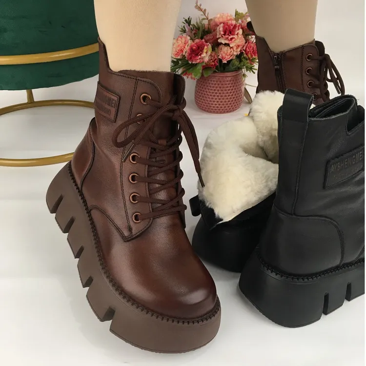 百88169胎牛皮松糕厚底羊羔毛短靴