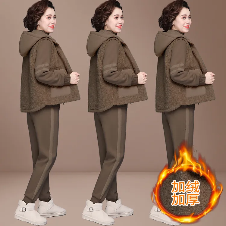 妈妈羊羔绒外套洋气中老年运动套装女秋冬中年加绒加厚上衣三件套