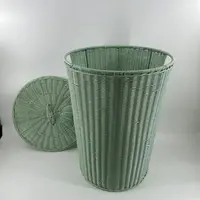 Q4孤品浅绿色圆形带盖收纳桶手工编织