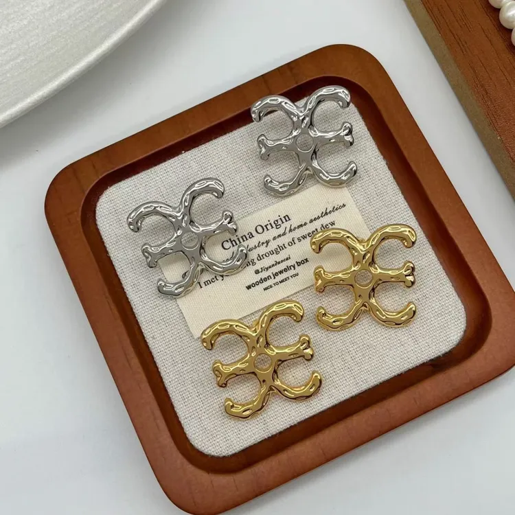 铜合金耳饰 coc同款大logo耳钉厚镀金轻奢高级感法式简约百搭高级