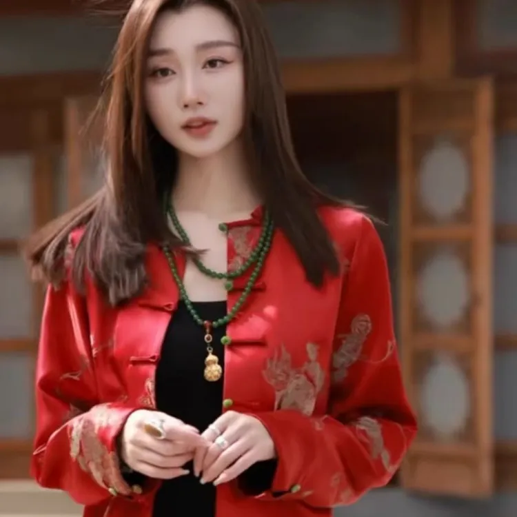 新中式国风绣花短款外套女装春秋季大码胖mm宋锦唐装红色盘扣上衣