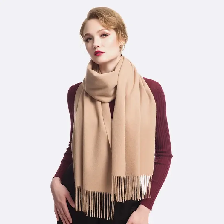 甄选精纺毛绒时尚百搭纯色保暖围巾