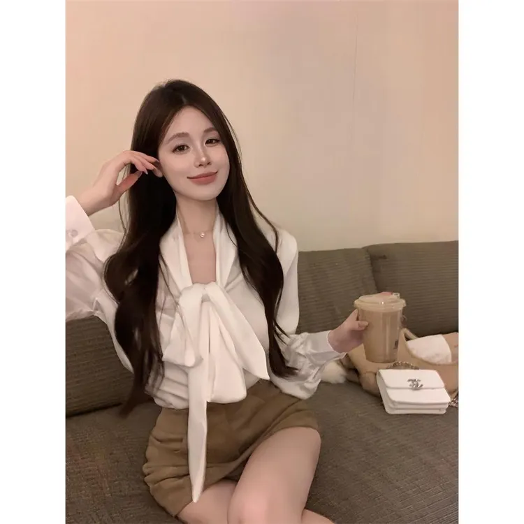 法式缎面垫肩长袖衬衫女春季白色衬衣千金风设计感小众蝴蝶结上衣