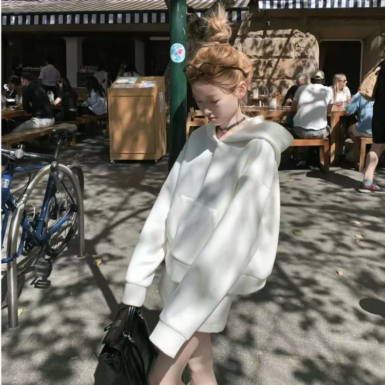 韩版时尚简约套装女秋季2024新款气质宽松连帽卫衣白色短裙两件套